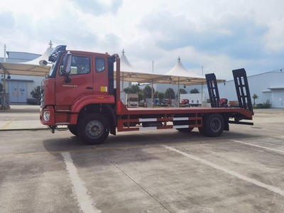 挖掘机平板运输车顺利发往山西榆次市，热处理设备加工助力高效运输